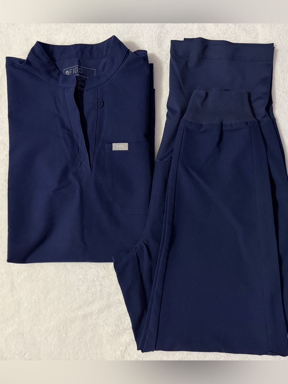 FIGS maternity set in Navy